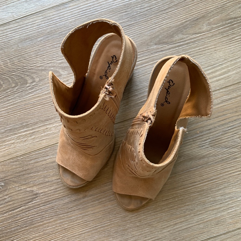 BOOTIES - Picture 3 of 4